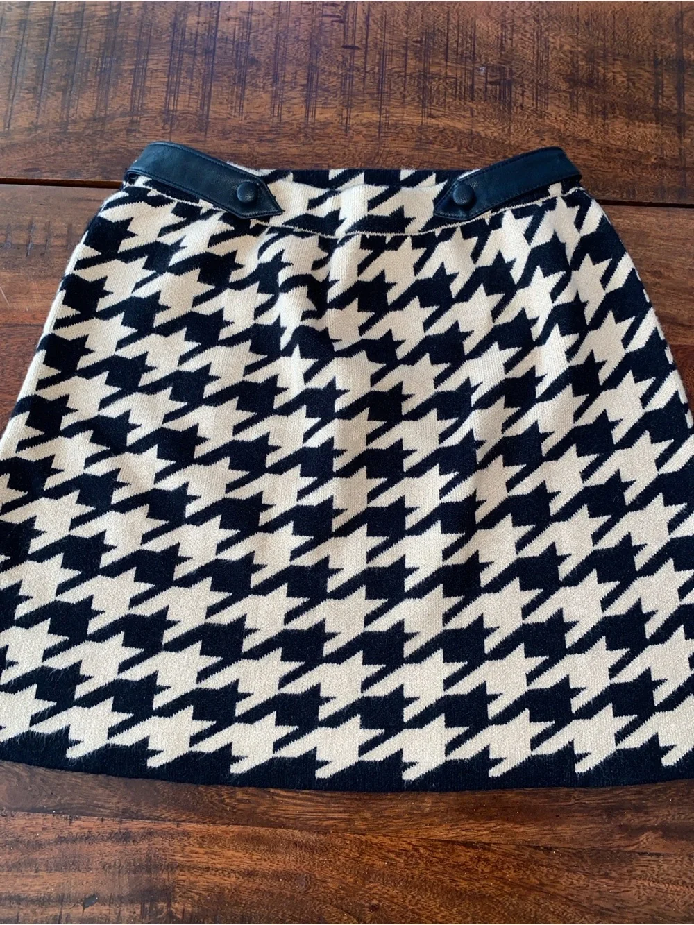 Tahari Black and Cream Houndstooth Long Sleeve Matching Set with Belt, size L
